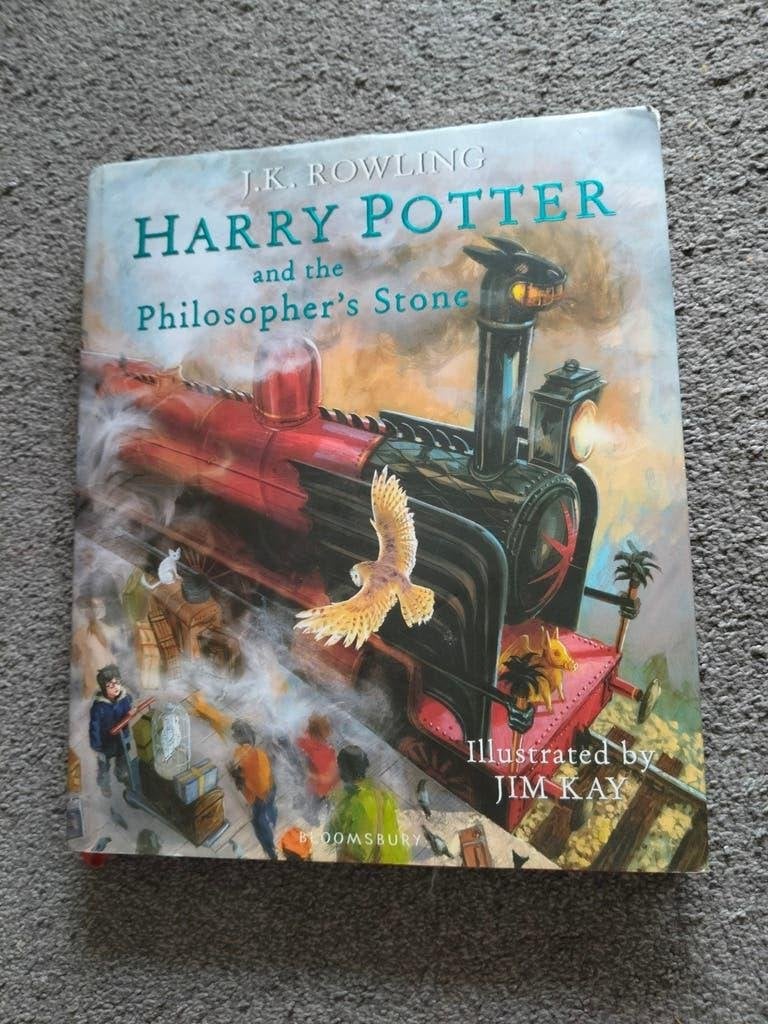 Harry Potter and the philosopher's stone illustrated Jim Kay, Ophalen of Verzenden, Zo goed als nieuw, J.K. Rowling, Fictie