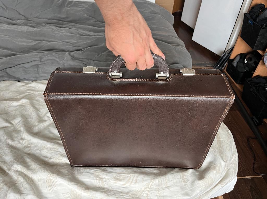 Bruine Leer Aktetas / Diplomatenkoffer, Sieraden, Tassen en Uiterlijk, Koffers, Gebruikt, Ophalen of Verzenden, Minder dan 35 cm