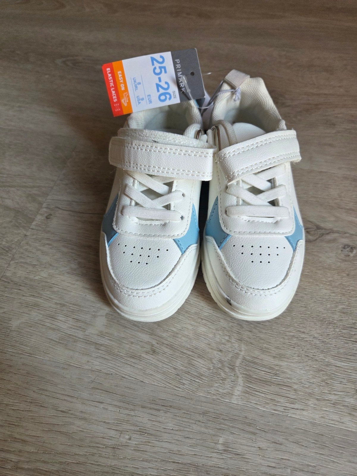 Nieuwe Primark sneakers maat 25-26 voor jongen of meisje, Kinderen en Baby's, Kinderkleding | Schoenen en Sokken, Jongen of Meisje