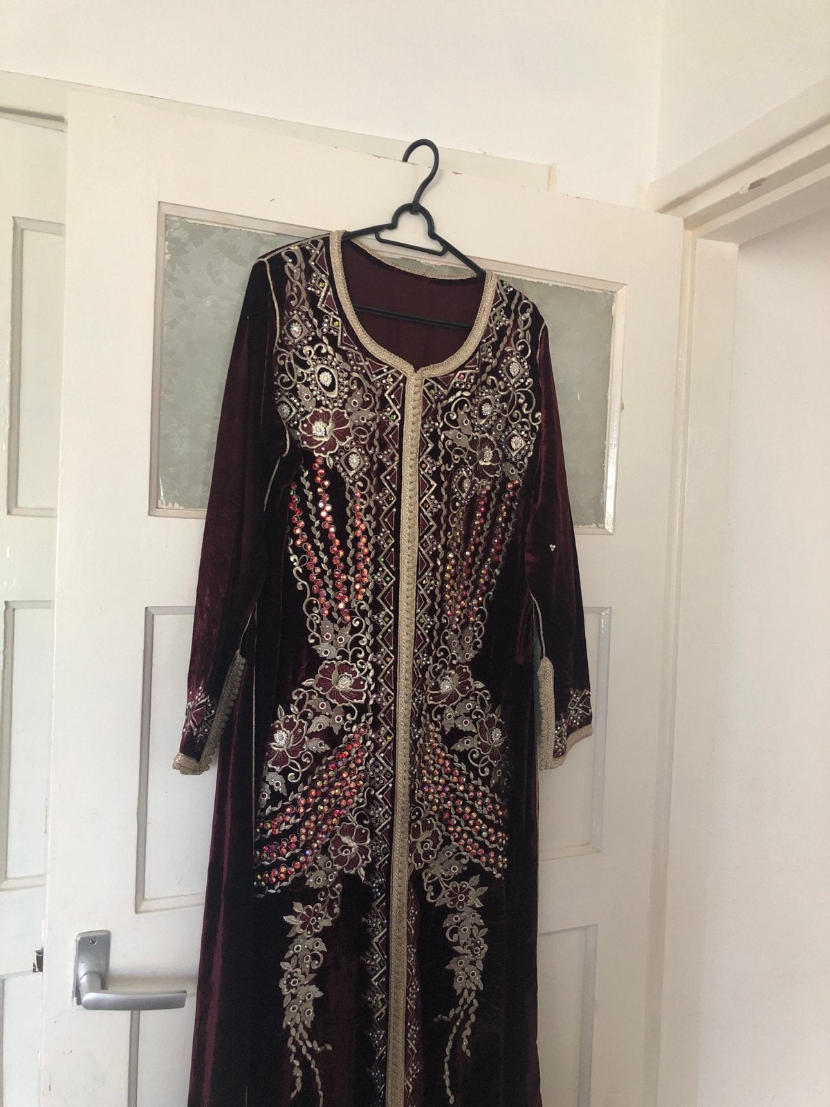 Prachtige fluwelen kaftan met borduursels en steentjes, Maat 38/40 (M), Ophalen of Verzenden, Zo goed als nieuw, Rood