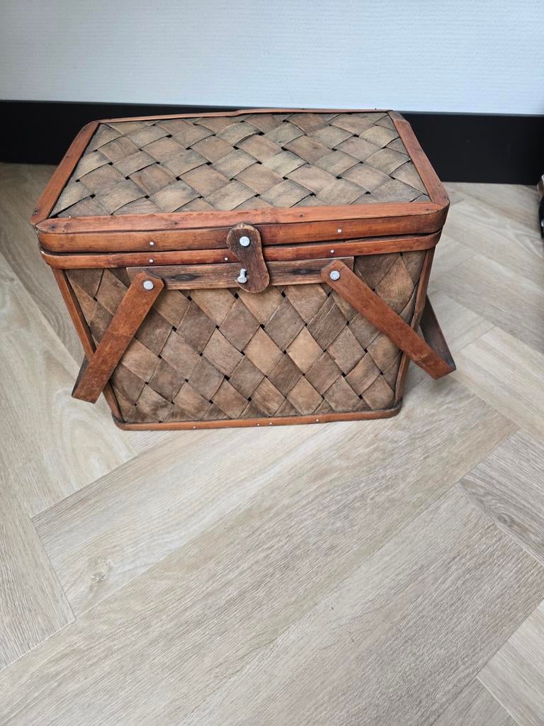 Vintage picknickmand van gevlochten hout, Ophalen of Verzenden, Gebruikt, Zonder inhoud