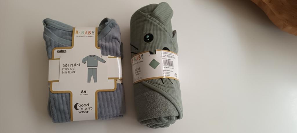 Babyspullen pyjama en badcape, Kinderen en Baby's, Babykleding | Maat 86, Ophalen of Verzenden, Jongetje of Meisje, Nacht- of Onderkleding