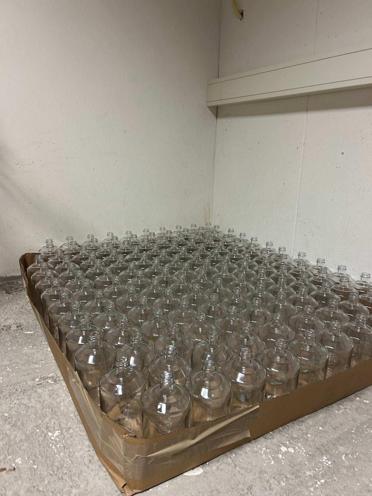 Glazen flessen met koperkleurige doppen - 100+ stuks, Ophalen, Nieuw, Overige typen