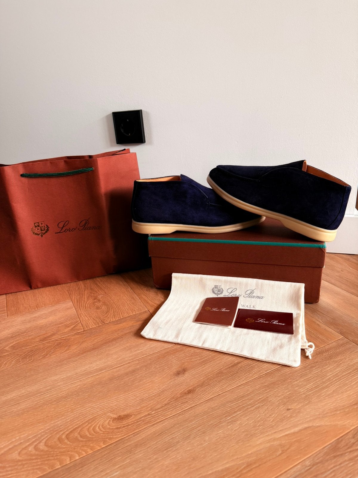 Loro piana, Verzenden, Zo goed als nieuw, Sneakers of Gympen