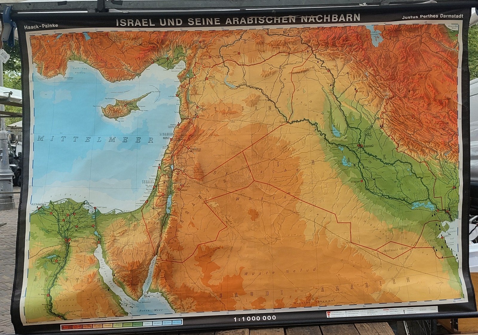 Vintage schoolkaart Israël en Arabische buren (1970), Antiek en Kunst, Ophalen