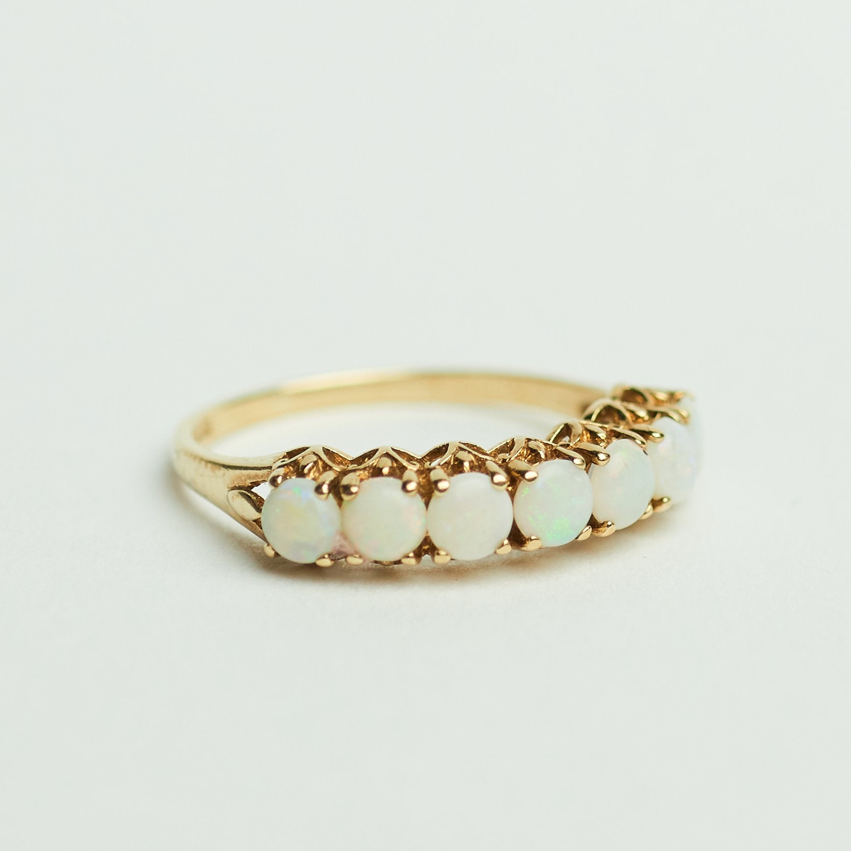 Vintage gouden ring met opaal rij ring 9 karaat engeland, Ophalen of Verzenden, Met edelsteen, Dame, Zilver