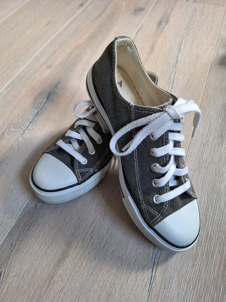 Mooie gympen VTY maat 38., Kleding | Dames, Schoenen, Ophalen of Verzenden, Zo goed als nieuw, VTY, Grijs