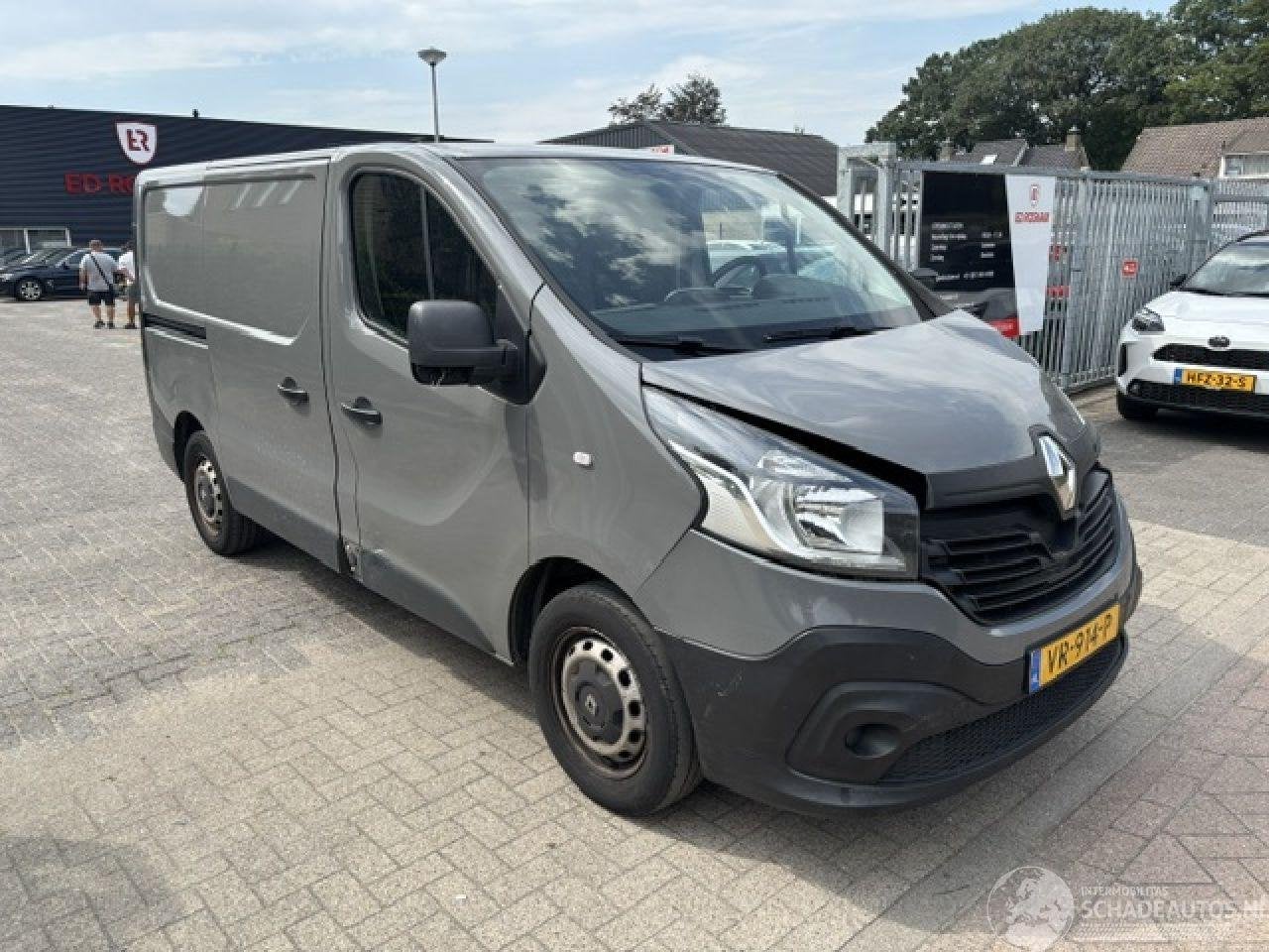 Renault Trafic 1.6 DCI Airco NAP 3-pers (bj 2015), Auto diversen, Schadeauto's, Renault, Diesel, Overige carrosserieën