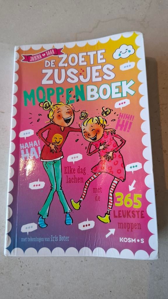 Het Zoete Zusjes Moppenboek - 365 Leuke Moppen, Boeken, Ophalen of Verzenden, Zo goed als nieuw, Janna de Ligt, Saar de Ligt, Moppen