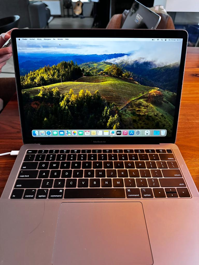Macbook Air Silver 13 inch 2018 inc Apple magic mouse, Computers en Software, Apple Macbooks, 13 inch, Minder dan 2 Ghz, Ophalen of Verzenden