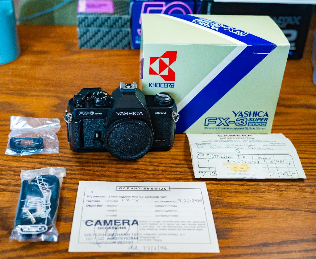 NIEUW IN DOOS: Yashica FX-3 Super 2000 + lenzen set, Verzenden, Nieuw, Spiegelreflex, Overige Merken