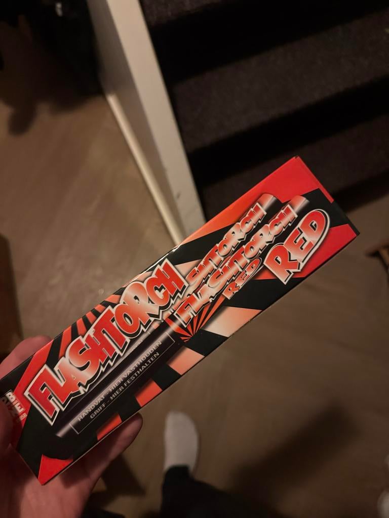 Flash Torch RED - Rode Vuur Fakkels, Kleding | Heren, Mutsen, Sjaals en Handschoenen, Zo goed als nieuw, Sjaal, Ophalen of Verzenden