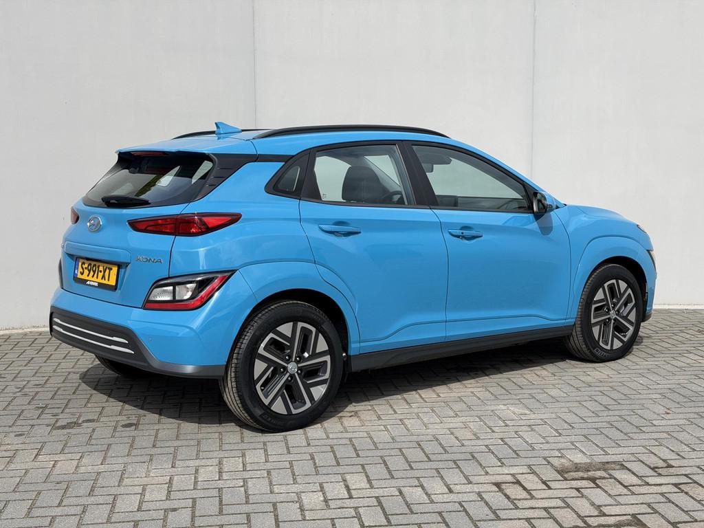 Hyundai Kona EV Comfort 64 kWh / Accu SOH 100% / Volledig On, Auto's, Hyundai, Stof, Gebruikt, Blauw, Origineel Nederlands