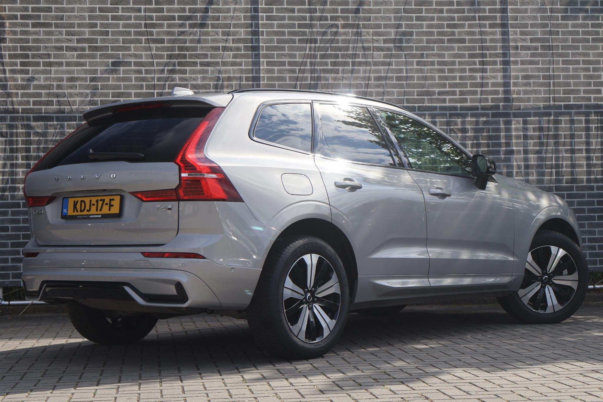 Volvo XC60 2.0 T6 Plug-in Hybrid AWD Plus Dark | PHEV Long R, Auto's, Stof, Gebruikt, Euro 6, 4 cilinders