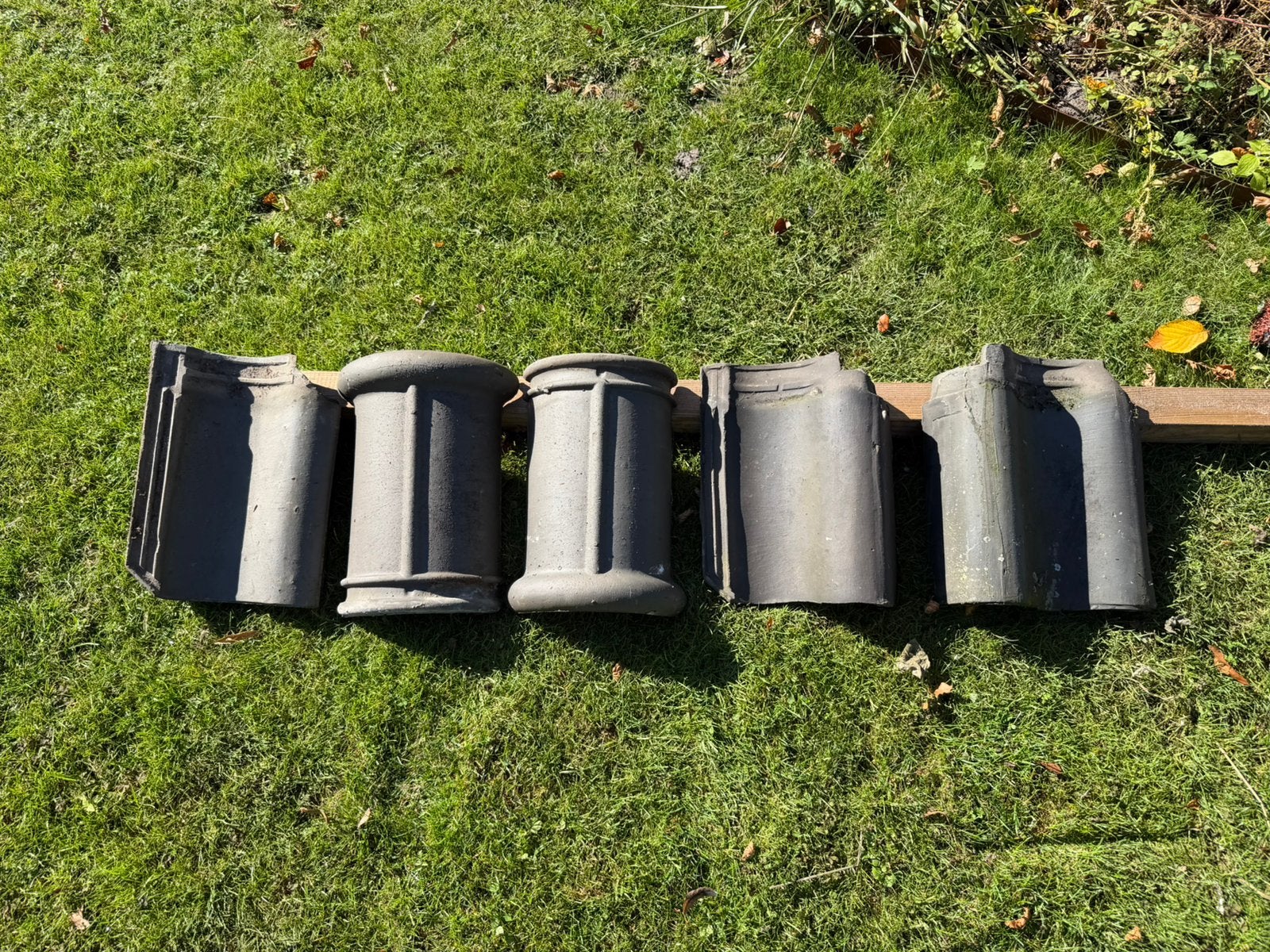 Betonnen dakpannen grijs - inclusief nok- en gevelpannen, Ophalen, Gebruikt, Steen of Klei, 15 m² of meer