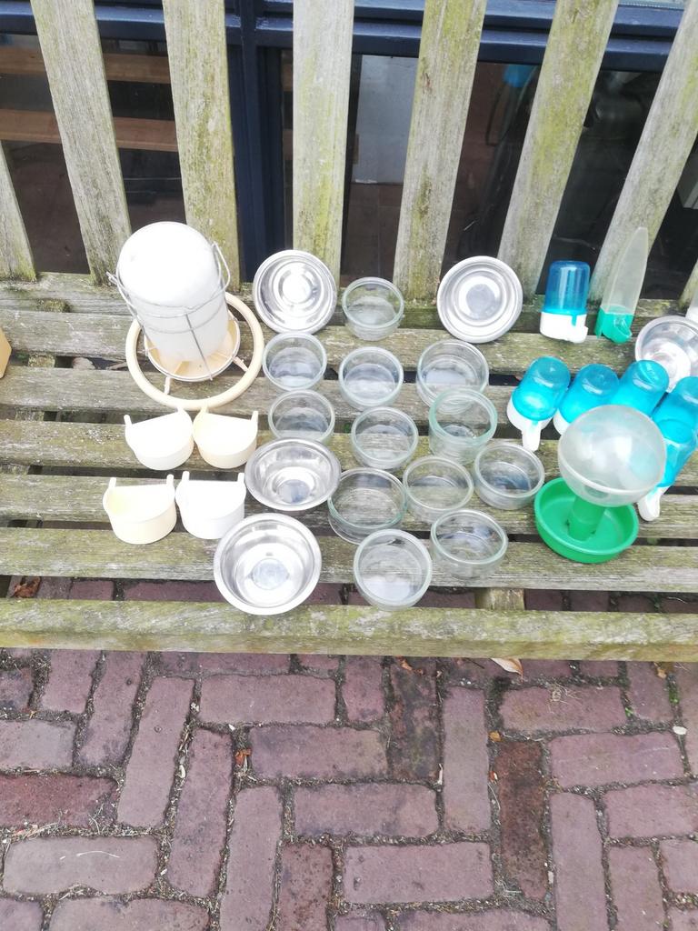 Te koop heel veel vogelbenodigdheden, Ophalen
