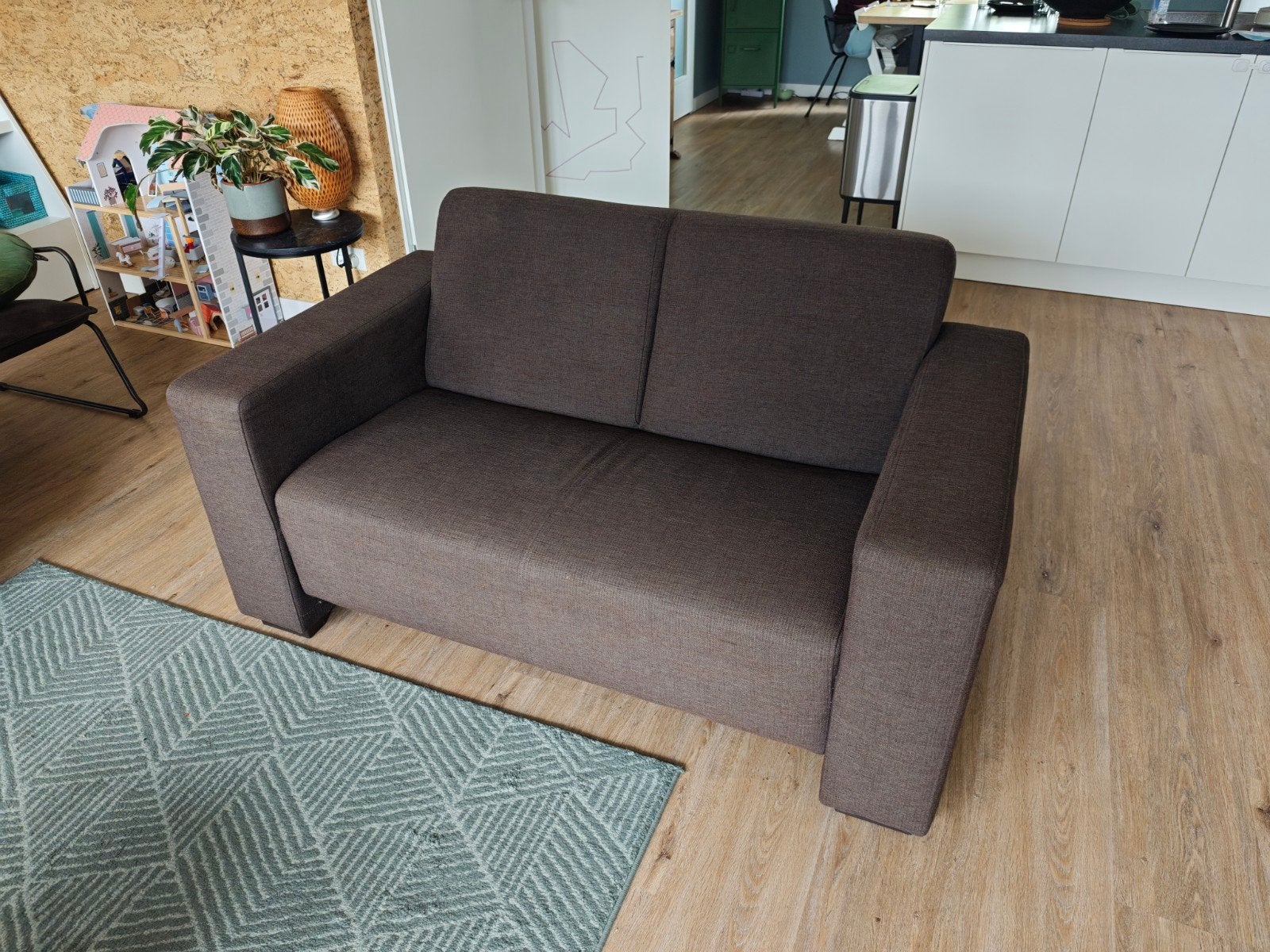 Comfortabele tweepersoonsbank - Bruingrijze stof, Ophalen, Gebruikt, 150 tot 200 cm, Tweepersoons