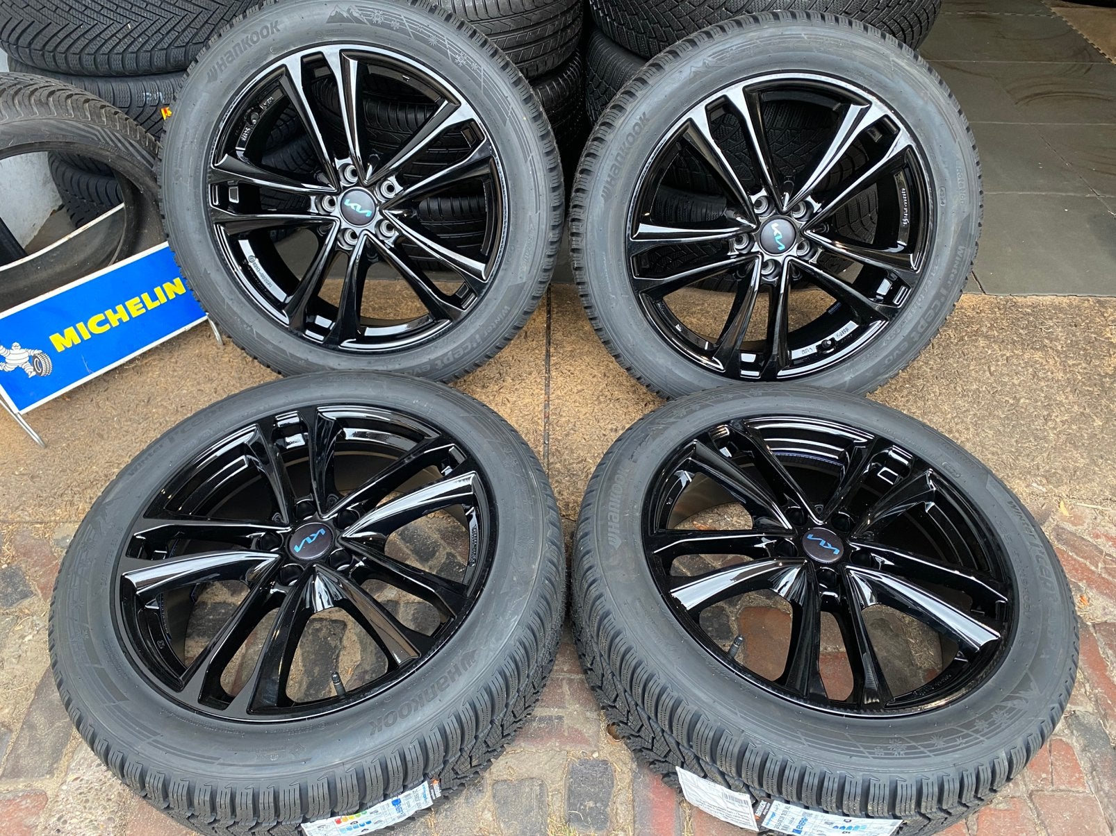 NIEUWE 19” Kia sportage NQ5 velgen + 235/50 R19 winterbanden, 19 inch, Banden en Velgen, Nieuw, 235 mm