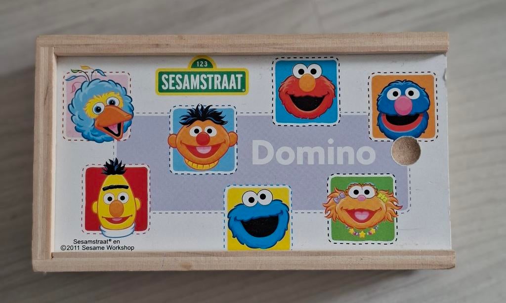 Sesamstraat Domino Spel in Houten Doos, Hobby en Vrije tijd, Vijf spelers of meer, Ophalen of Verzenden, Zo goed als nieuw, Sesame Workshop