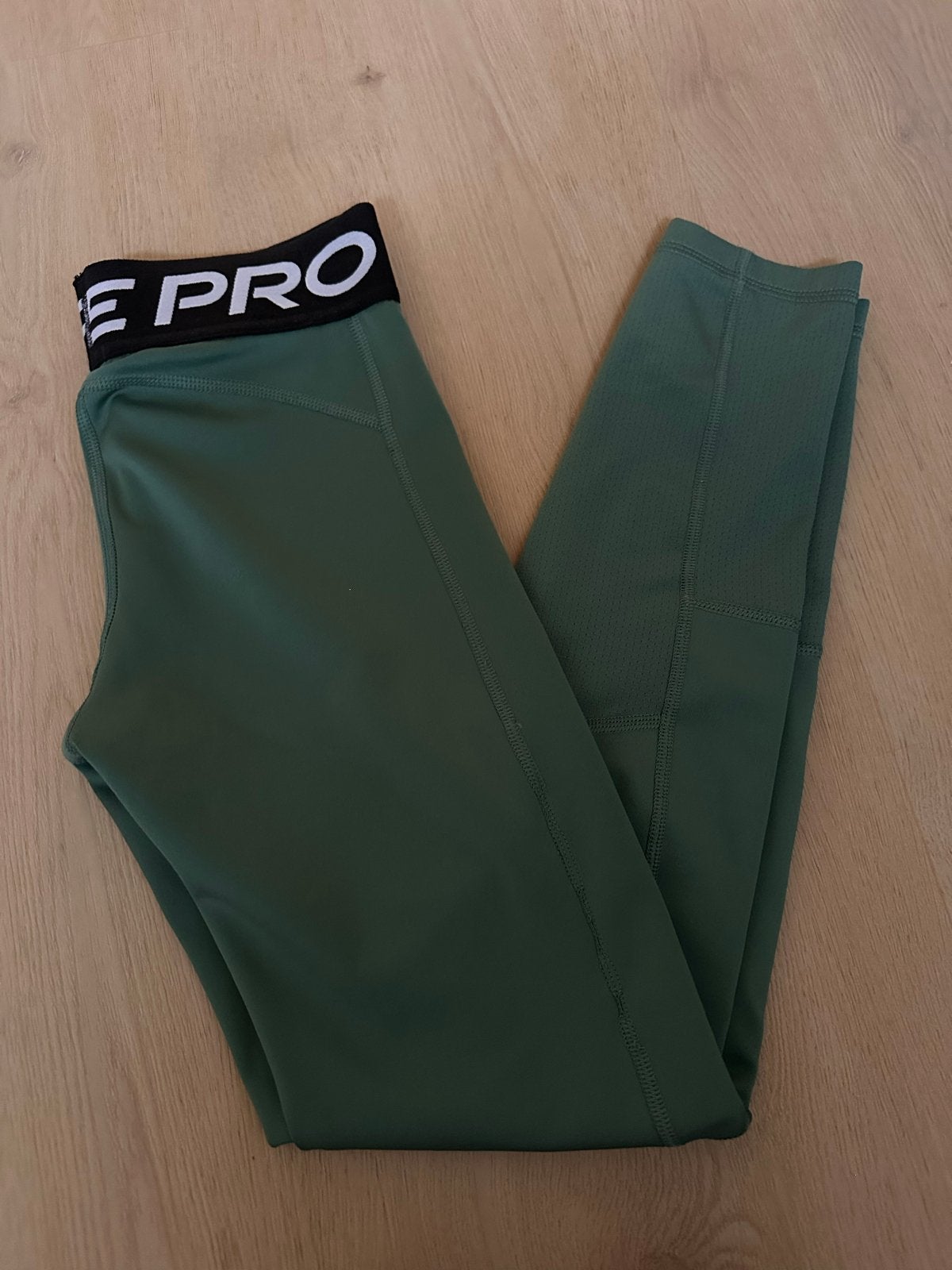 NIKE | Pro Dri-FIT Legging groen | Maat M (137-146 cm), Kinderen en Baby's, Kinderkleding | Maat 140, Ophalen of Verzenden, Gebruikt