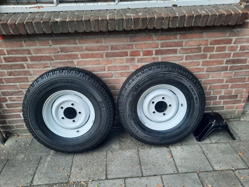Land rover defender banden, Ophalen, Overige, Overige, Banden en Velgen