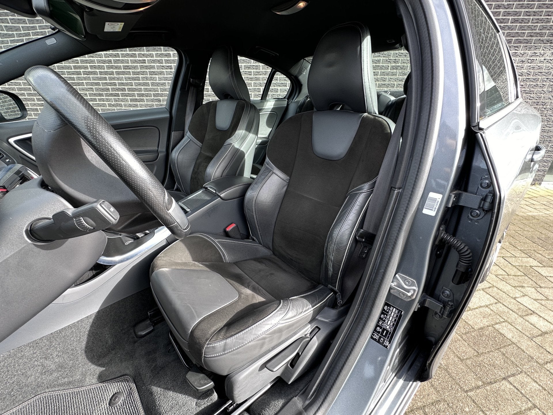 Volvo S60 2.0 D2 R-Design | Radio | Navigatie | Climate Cont, Auto's, Volvo, Voorwielaandrijving, Gebruikt, Euro 6, 4 cilinders