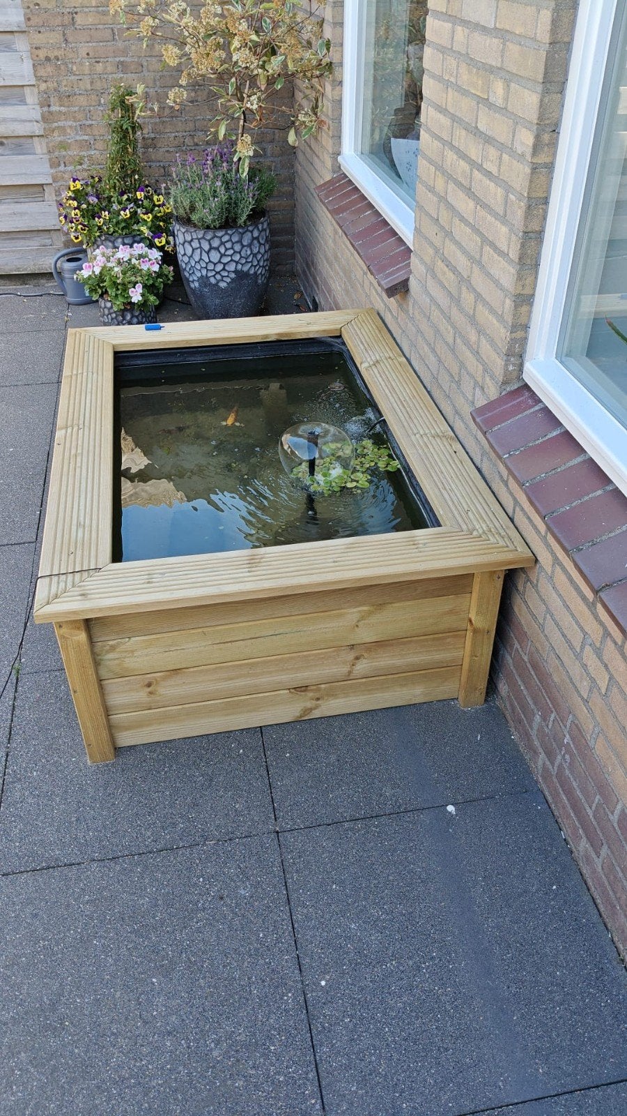Houten vijver met pomp, Ophalen, Zo goed als nieuw