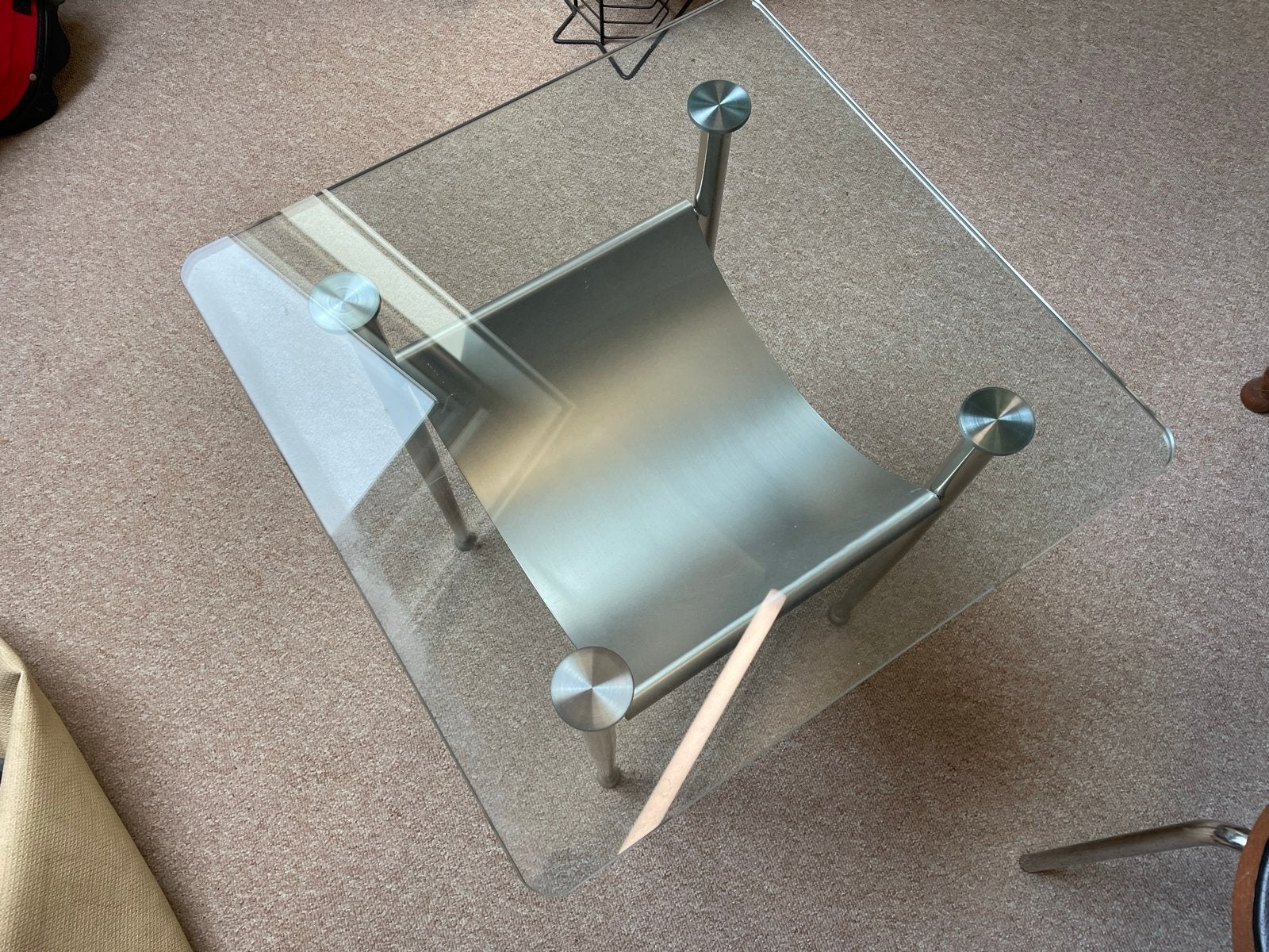 Glazen salontafel met metalen onderstel, Huis en Inrichting, Ophalen, Gebruikt, Vierkant, 50 tot 100 cm
