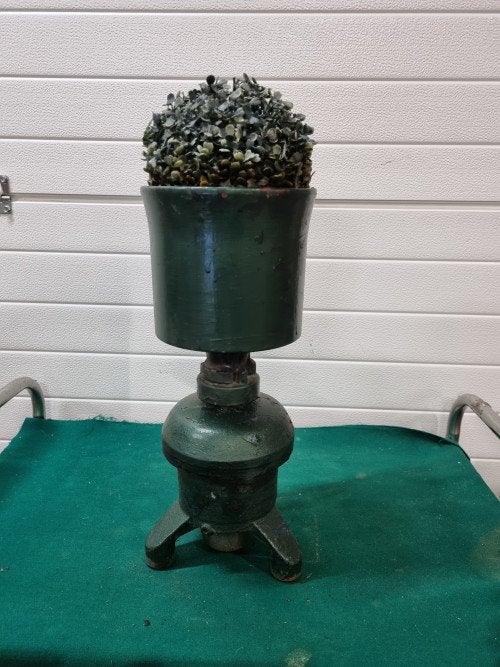 bloempot op voet metaal zwaar, Tuin en Terras, Bloempotten, Ophalen of Verzenden, 'T Olde Gre-j, Info@toldegrej.nl, Endepoelstraat 20f Didam