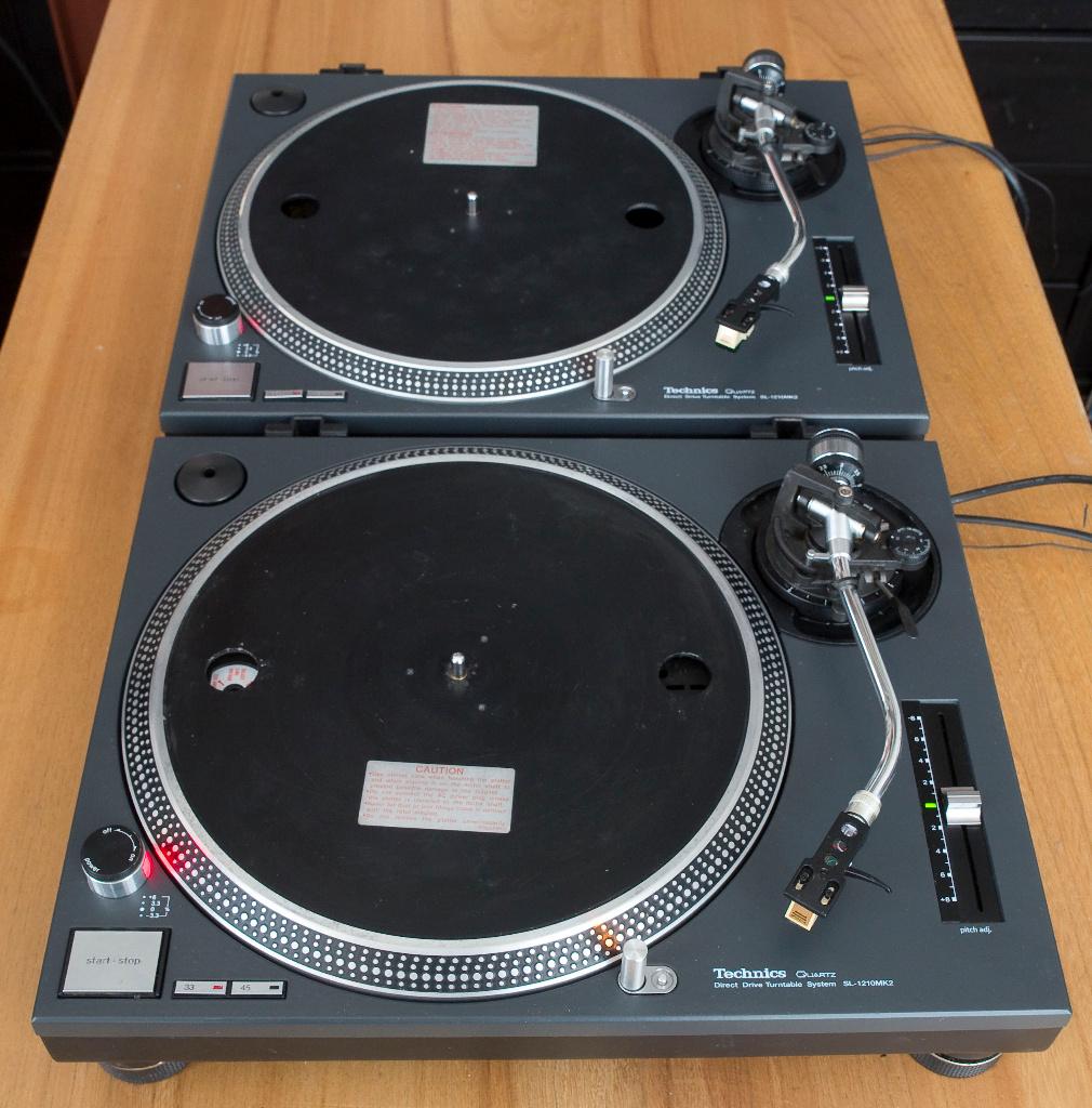 set van 2 Technics SL1210 mk2 in near mint staat, Ophalen, Pitch-regelaar, Zo goed als nieuw, Platenspeler