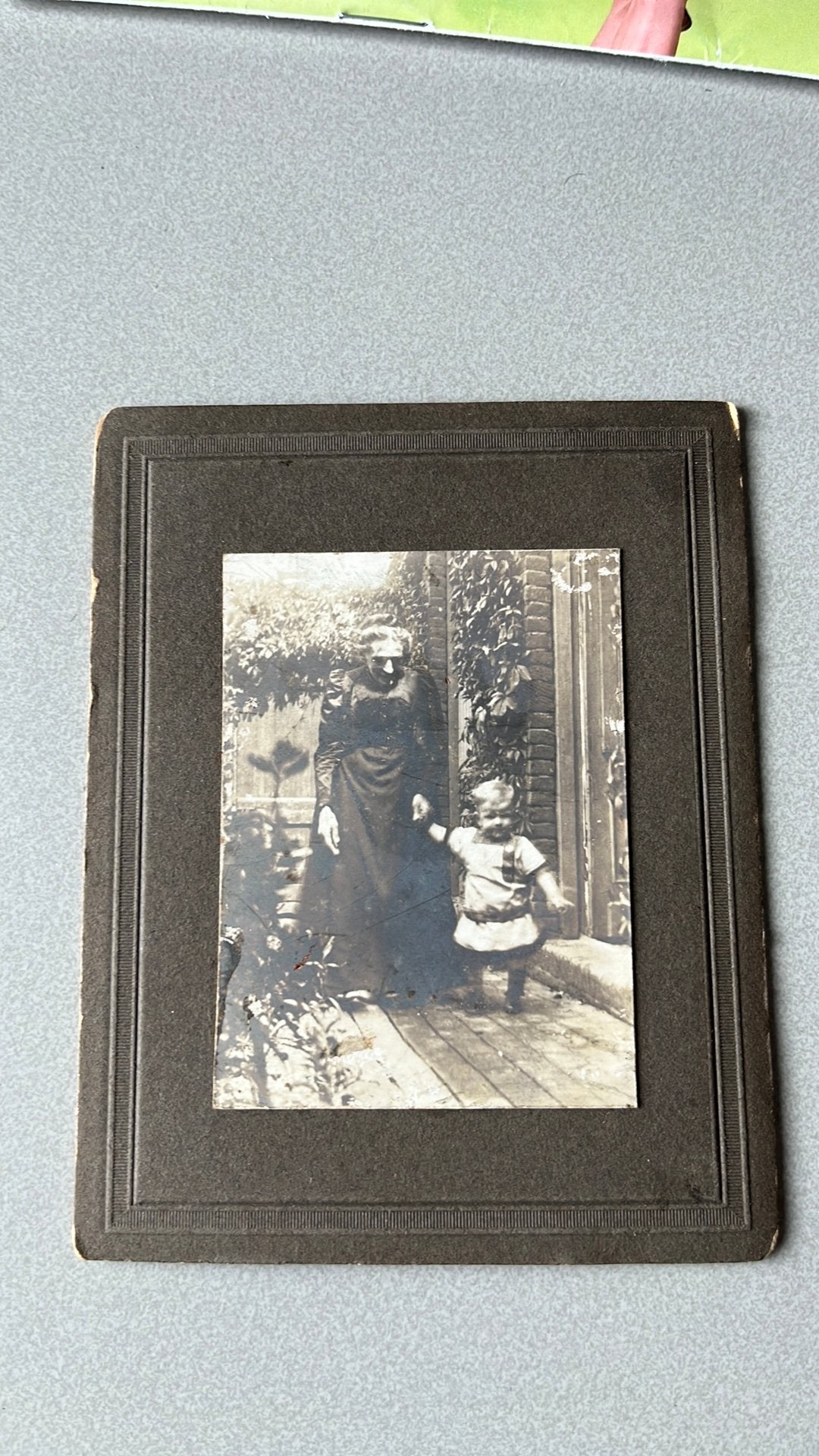Antieke foto oma met kind, Ophalen of Verzenden, Voor 1940, Gebruikt, Kind
