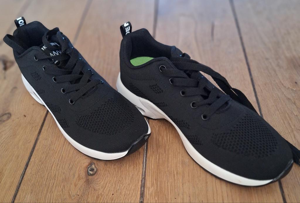 Sneakers maat 40., Ophalen of Verzenden, Zo goed als nieuw, Zwart, Sneakers of Gympen