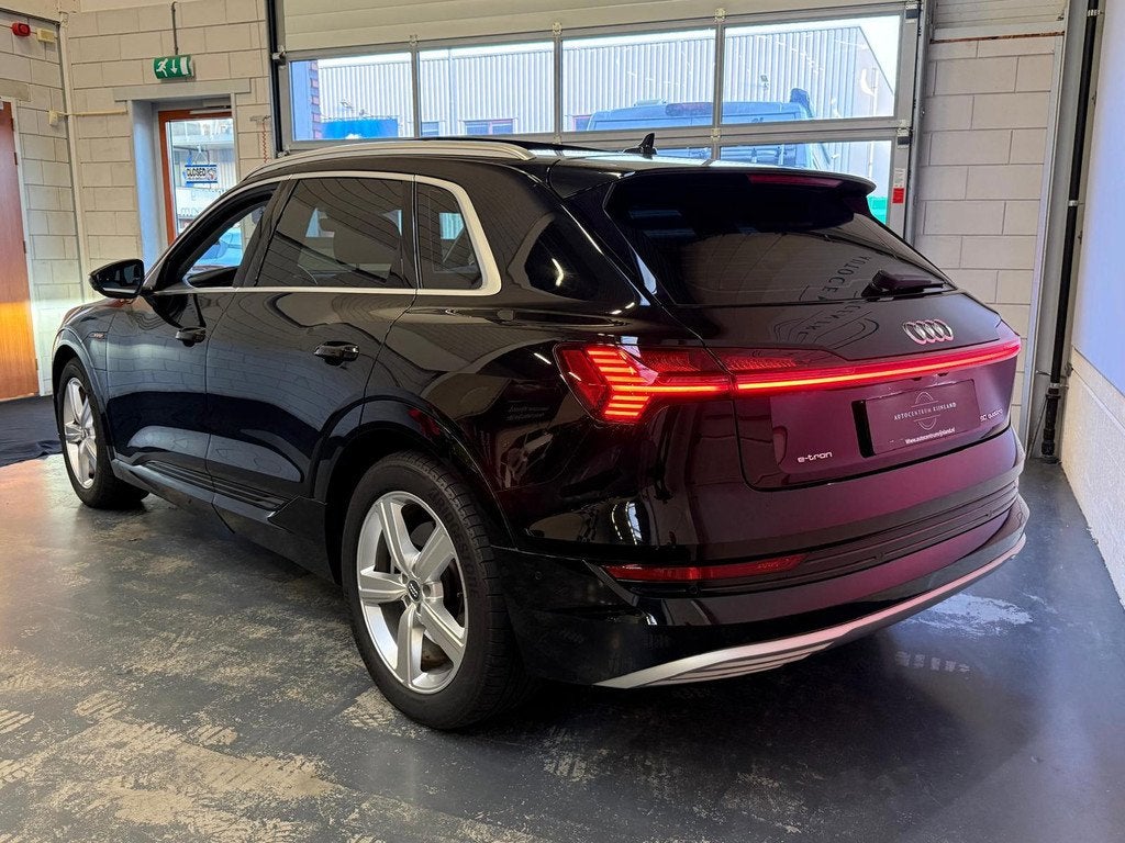 Audi E-tron 50 quattro Launch edition Plus 71 kWh Pano Trekh, Auto's, Audi, Automaat, 1800 kg, Zwart, 71 kWh