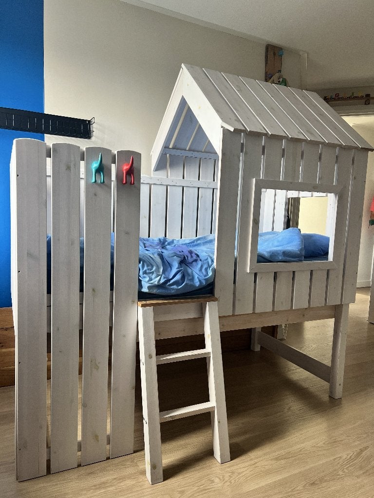 Wit houten bedhuis incl trap en lattenbodem 90x200 cm, Ophalen, 85 tot 100 cm, Gebruikt, Lattenbodem