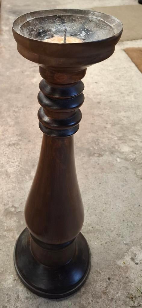 Houten kandelaar voor grote kaars, Ophalen, Bruin, Hout, Kandelaar
