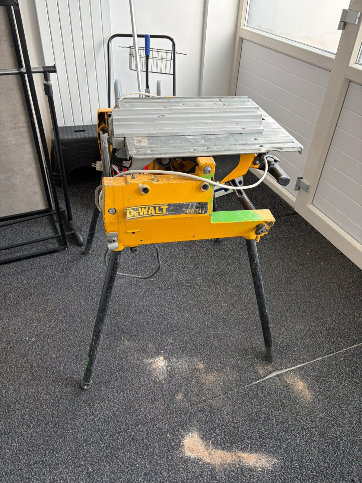 Tafel/afkort zaag de walt DW 743, Ophalen, Zo goed als nieuw, Afkortzaag, 30 tot 70 mm