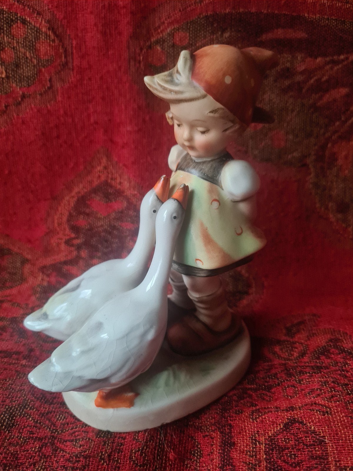Oude Hummel Goebel meisje met ganzen 14 cm bijenmerk, Ophalen of Verzenden, Zo goed als nieuw, Hummel