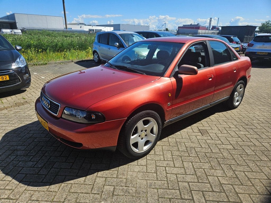 Audi A4 Limousine 1.6, Auto's, Audi, 1160 kg, 101 pk, Gebruikt, 4 cilinders