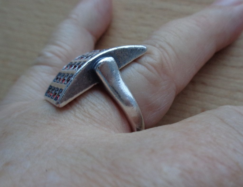 zilveren royale aparte design ring met granaat stenen [664], 18 tot 19, Verzenden, Zo goed als nieuw, Met edelsteen