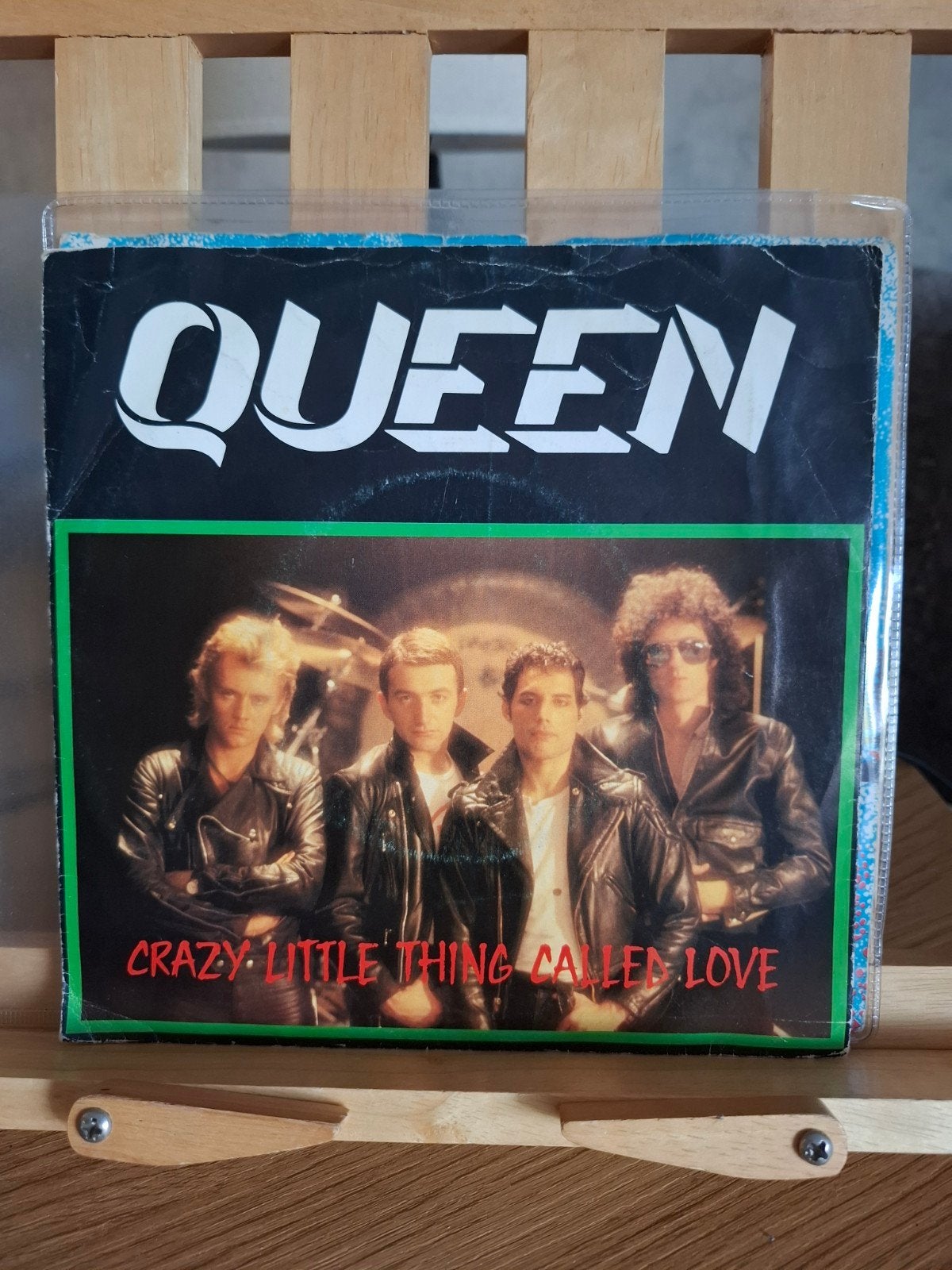 single: queen - Crazy little thing called love, Ophalen of Verzenden, Pop