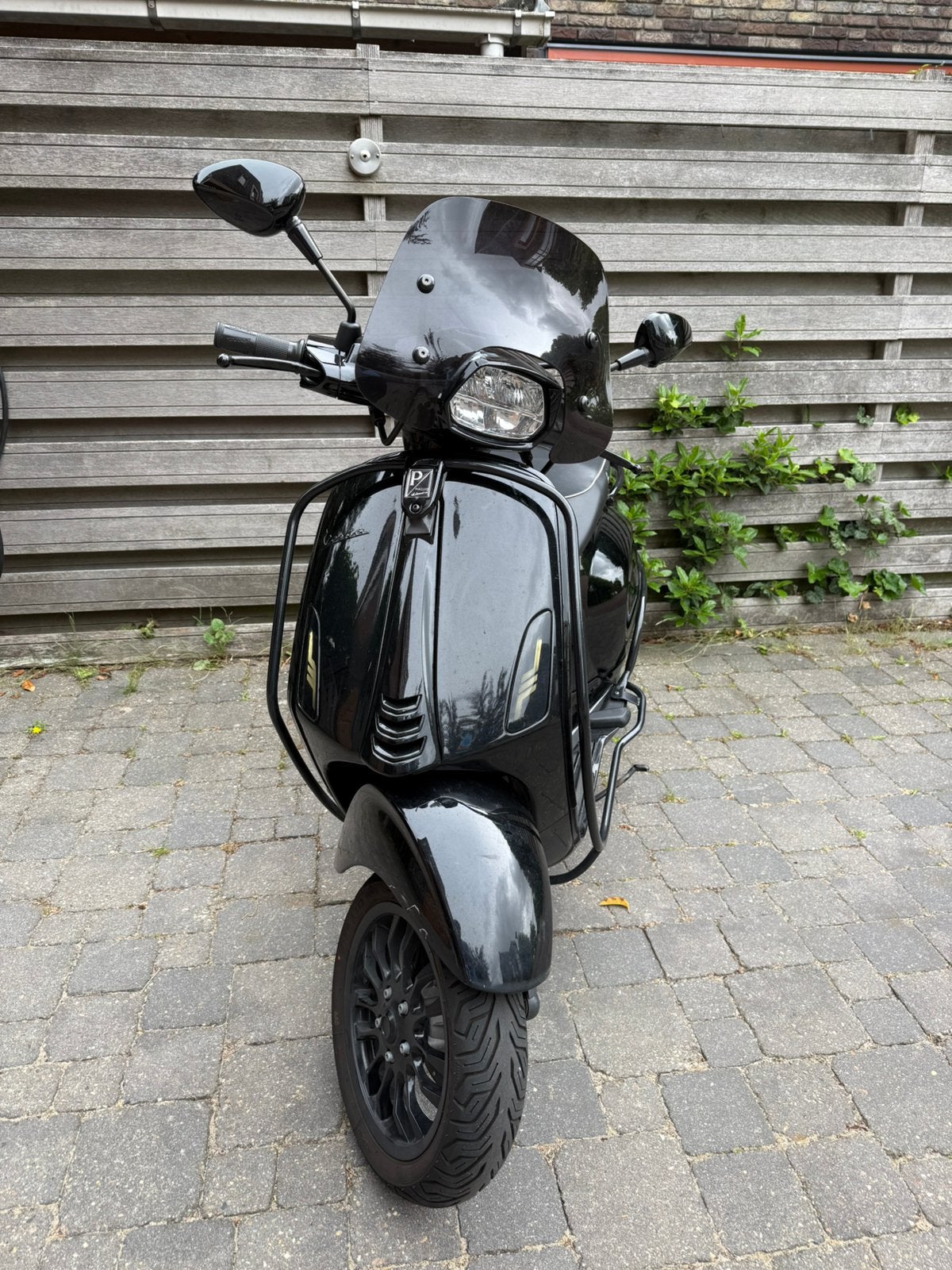 Vespa Sprint 2023 Black on Black 9.946 km Dealer onderhouden, Ophalen, Maximaal 45 km/u, Vespa S, Zo goed als nieuw