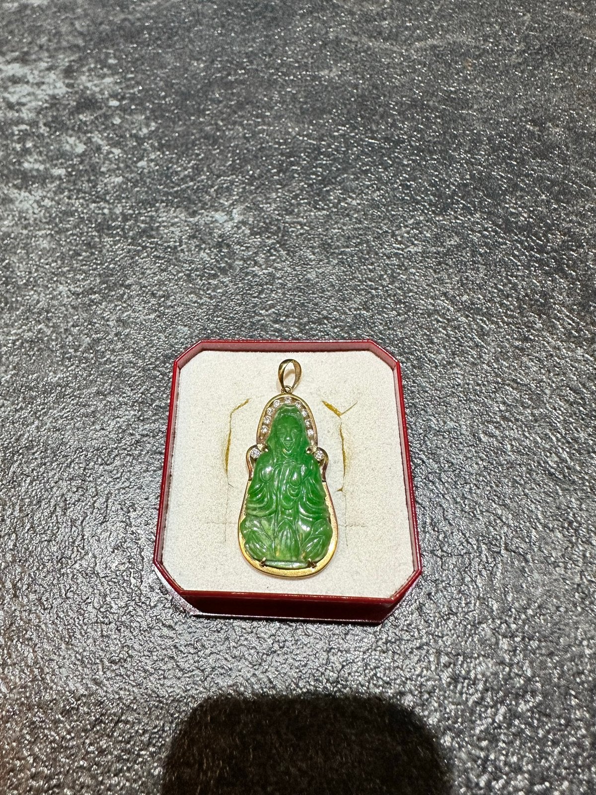Gouden hanger met gesneden jade Guanyin en briljanten, Ophalen of Verzenden