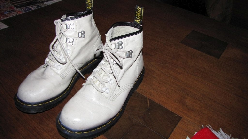 40 DR MARTENS kit kleur schoenen, Ophalen of Verzenden, Gedragen, Lage of Enkellaarzen
