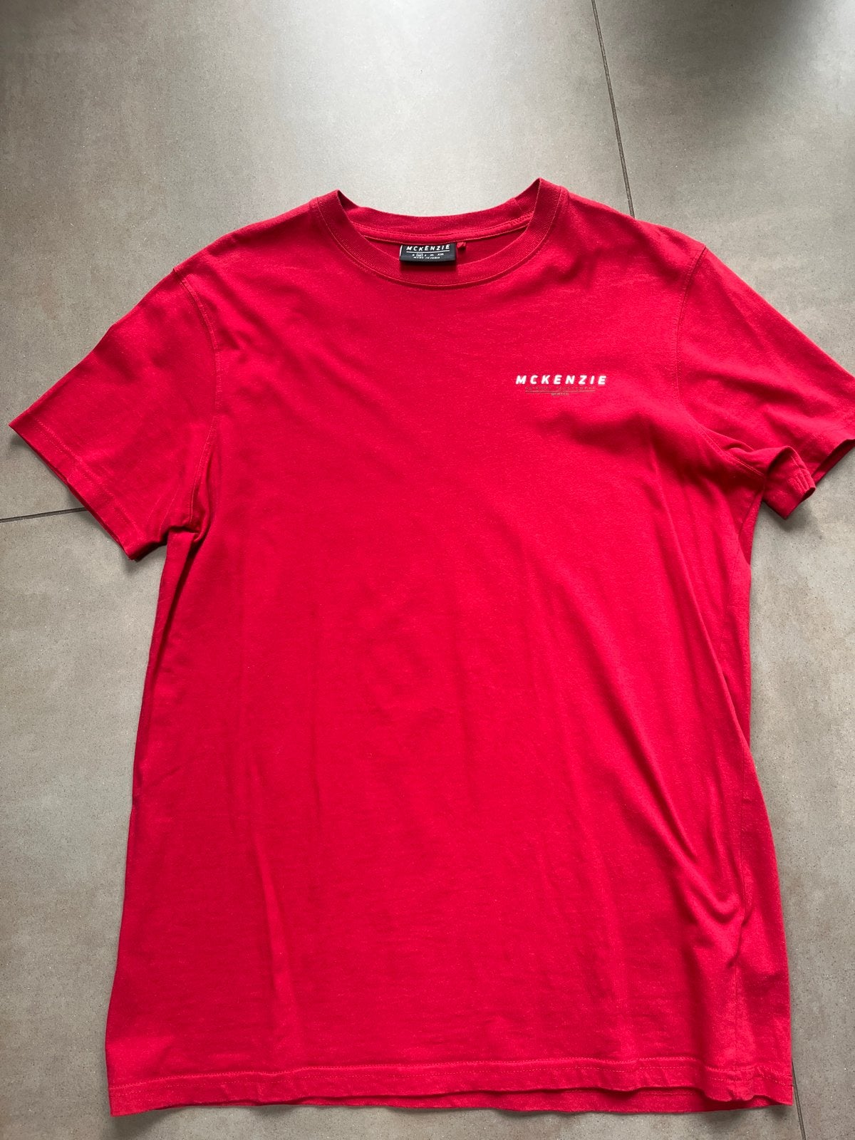 McKenzie T-shirt Rood Maat M, Ophalen of Verzenden, Gedragen, Maat 48/50 (M), Rood