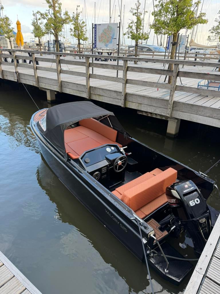 Valory 525 premium custom 60pk + trailer, Ophalen, Zo goed als nieuw, Benzine, Rondzit