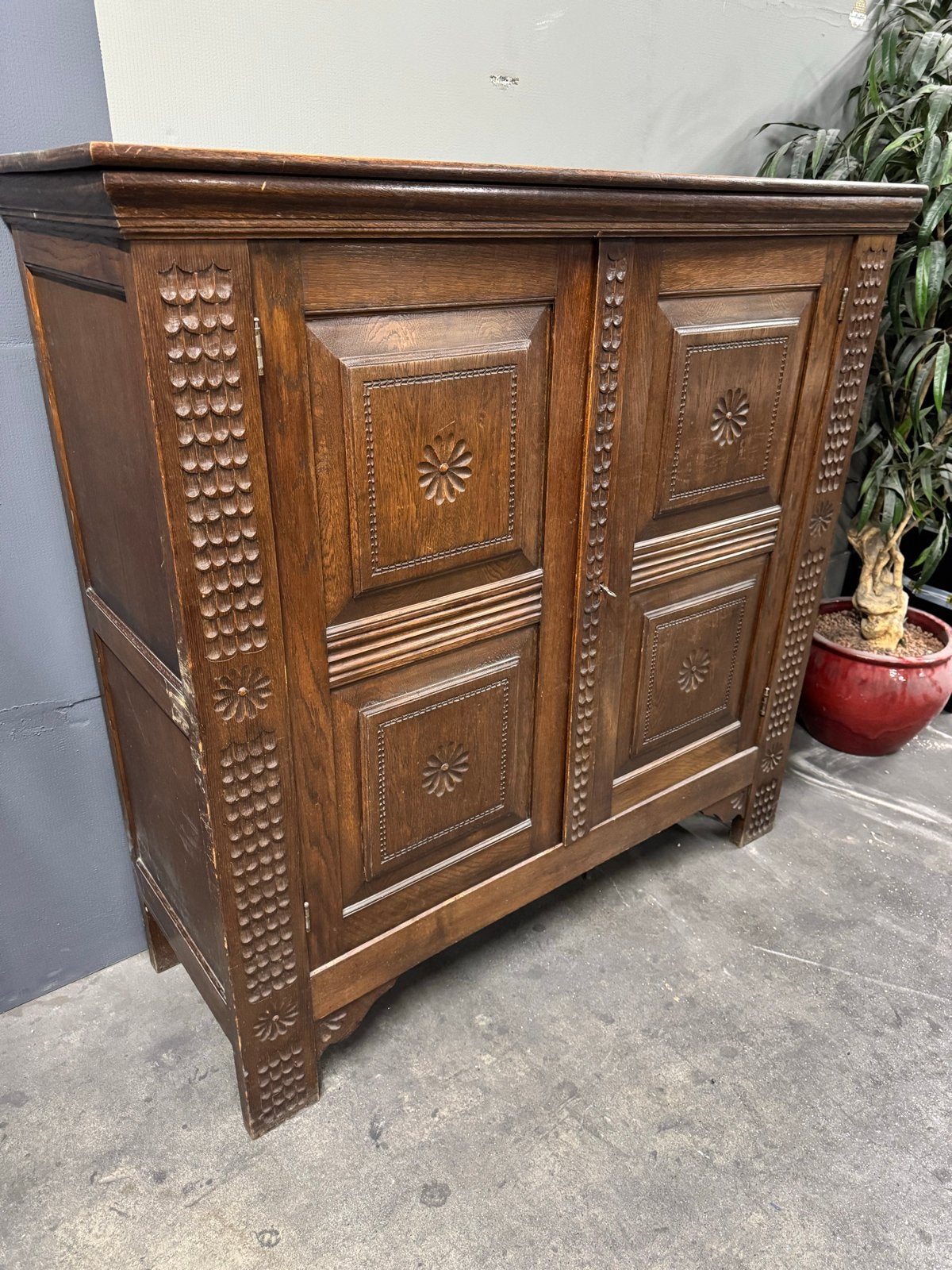 Eiken afsluitbare kast met schappen - 145x145x50cm, Ophalen
