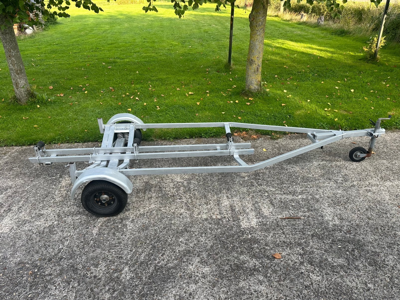 Degelijke weg/ stallingstrailer voor motor- roei- vis- boot, Watersport en Boten, Ophalen, Minder dan 1500 kg, Gebruikt, Minder dan 6 meter