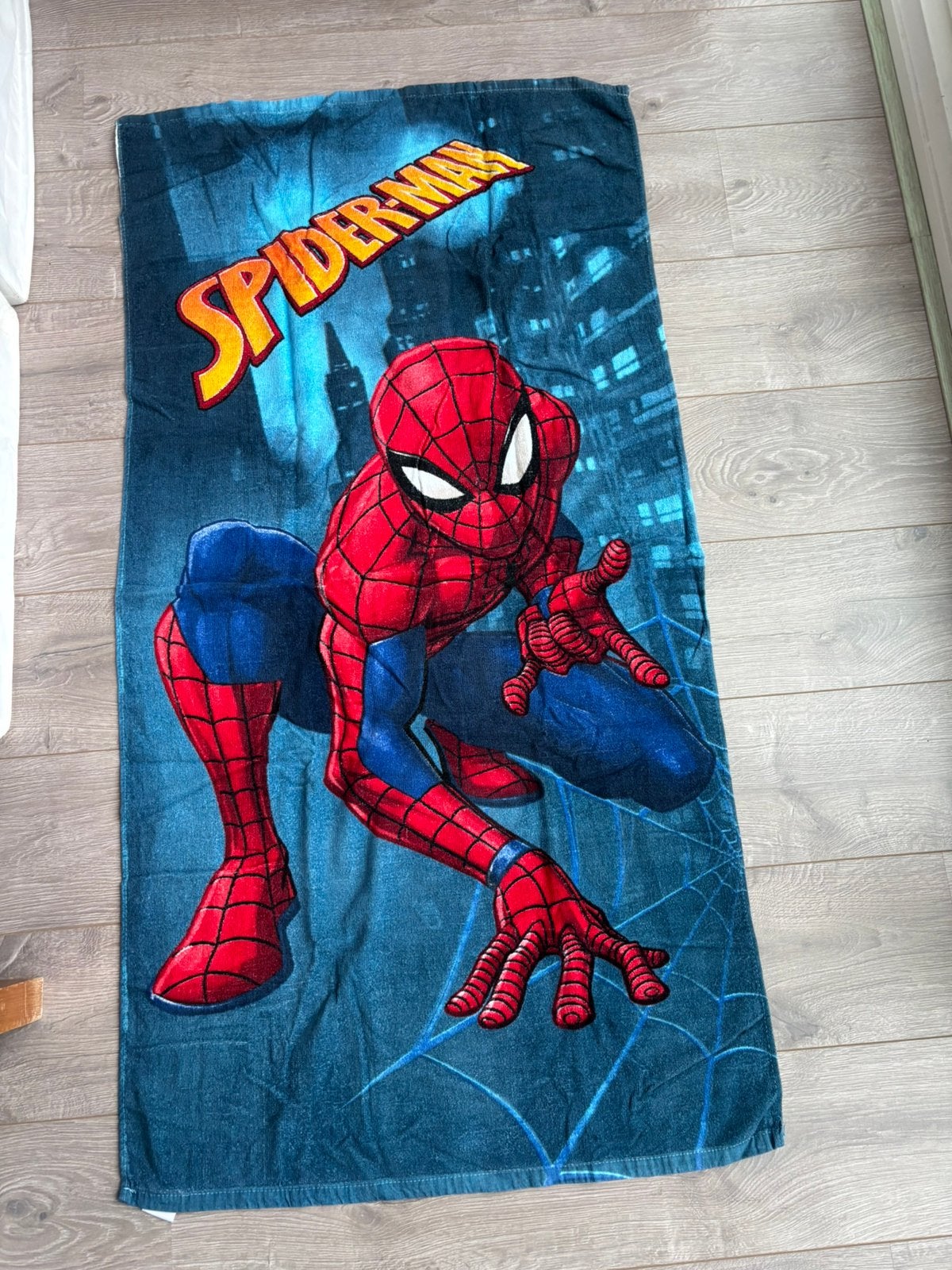 Marvel Spider-Man strandlaken 70x134 cm nieuw, Ophalen of Verzenden, Zo goed als nieuw, Jongen of Meisje