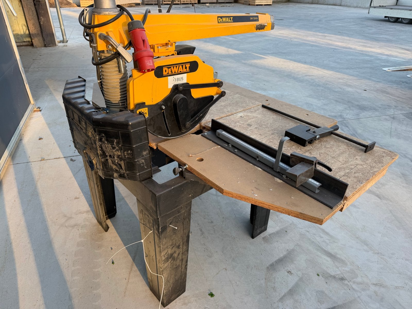DeWalt DW 729 KN Afkortzaag - Krachtig en Betrouwbaar, Gebruikt, 70 mm of meer, Ophalen of Verzenden, Afkortzaag