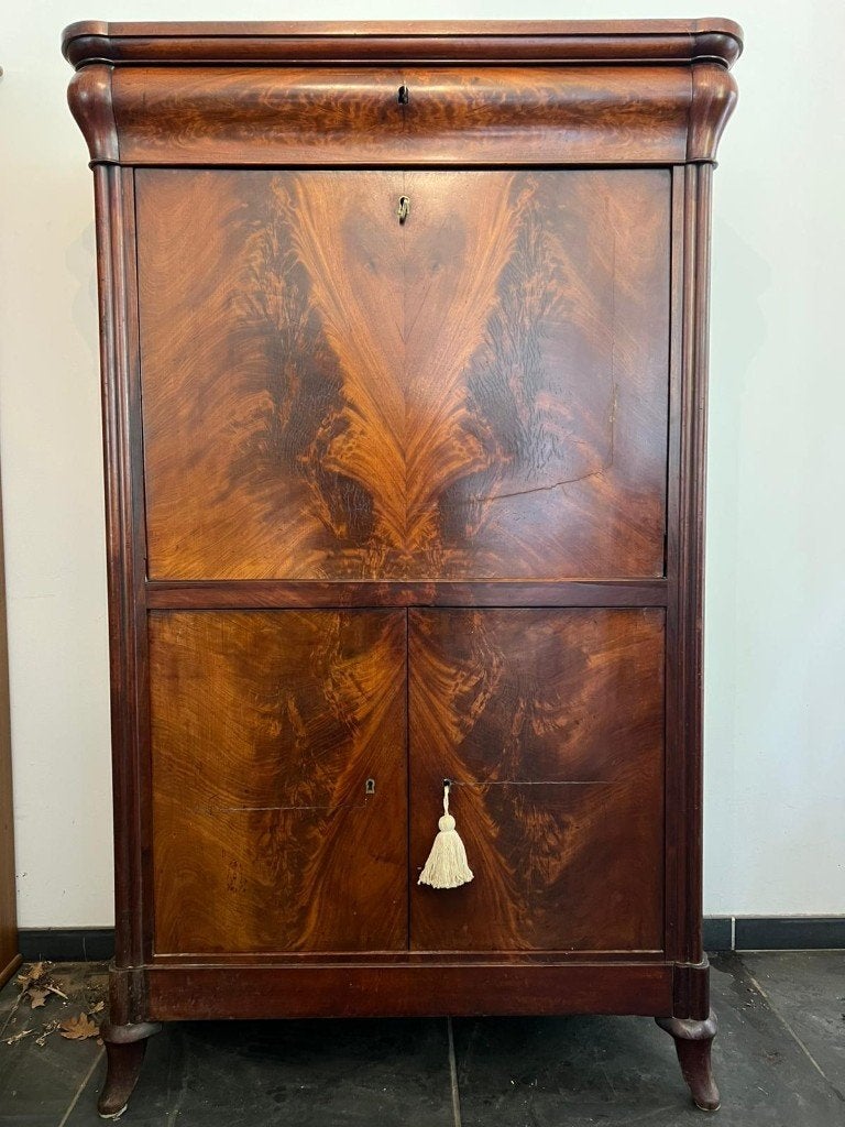 Antieke notenhouten kast 160 cm hoog secretaire, Antiek en Kunst, Ophalen